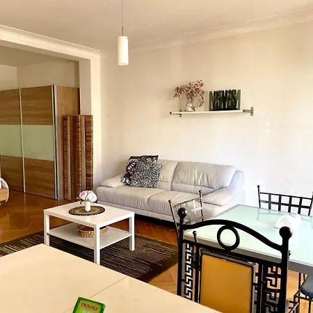 9 Minutes From Train Statio Apartamento